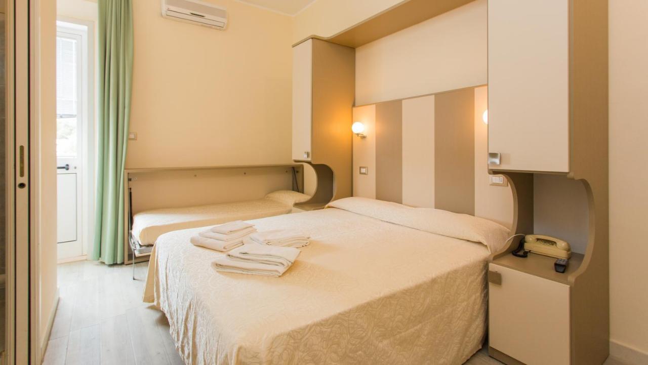 Hotel Trieste Чезенатико Номер фото