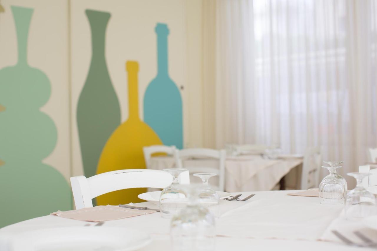 Hotel Trieste Чезенатико Экстерьер фото