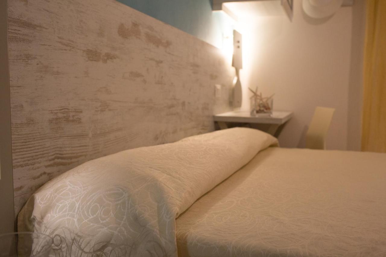 Hotel Trieste Чезенатико Экстерьер фото